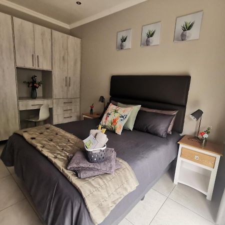 Utopia Guest House อัลเบอร์ตัน ภายนอก รูปภาพ